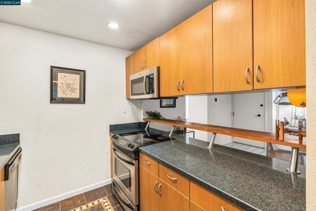 2720 Oak Rd, Walnut Creek CA: https://media.crmls.org/mediaz/887efda1-f62a-46b2-bc3f-dd452d1e7b09.jpg