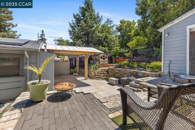 8041 Winthrope St, Oakland CA: https://media.crmls.org/mediaz/887f92ea-3145-4a34-9861-f3eab098adb2.jpg
