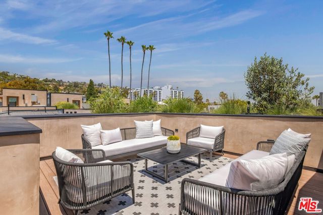 919 1/2 Hilldale Avenue, West Hollywood CA: https://media.crmls.org/mediaz/887fa0b0-a104-44d9-a708-dc571123707c.jpg