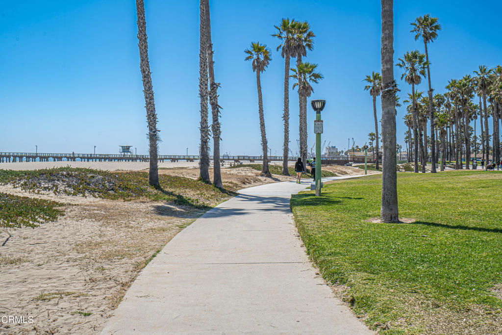 https://media.crmls.org/mediaz/887fa8b4-3b4e-4801-a67f-353261816c44.jpg?preset=X-Large