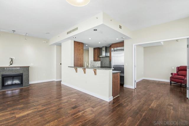 700 W E St, San Diego CA: https://media.crmls.org/mediaz/887fc53c-59af-49fa-857d-189f85fe12ae.jpg