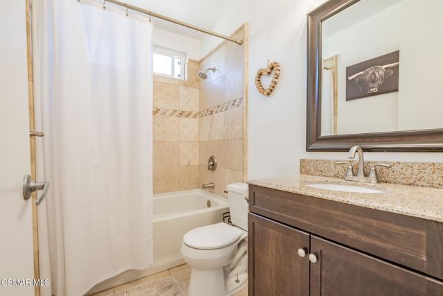 4615 Pepper Mill Street, Moorpark CA: https://media.crmls.org/mediaz/88805f1c-b4b5-4828-a406-e6b40ba92e90.jpg