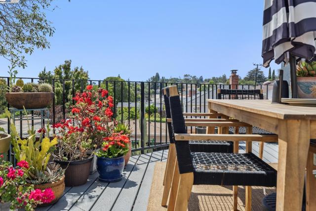 4859 Seaview Ave, Castro Valley CA: https://media.crmls.org/mediaz/88809b6d-3bca-4cd5-9096-2160ef81078d.jpg