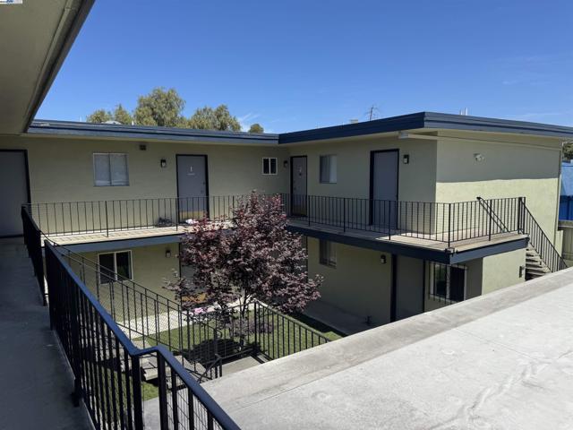 36976 Mulberry St, Newark CA: https://media.crmls.org/mediaz/88816d74-1454-4f24-a91a-9bbabd115154.jpg