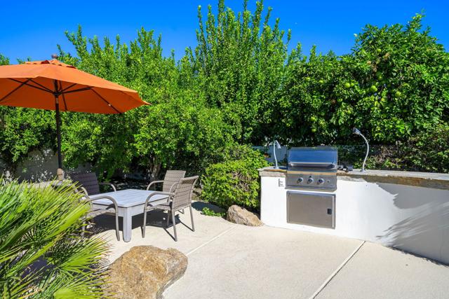350 Loch Lomond Road, Rancho Mirage CA: https://media.crmls.org/mediaz/88825a08-c1cc-413d-b93b-4a271475a4ba.jpg