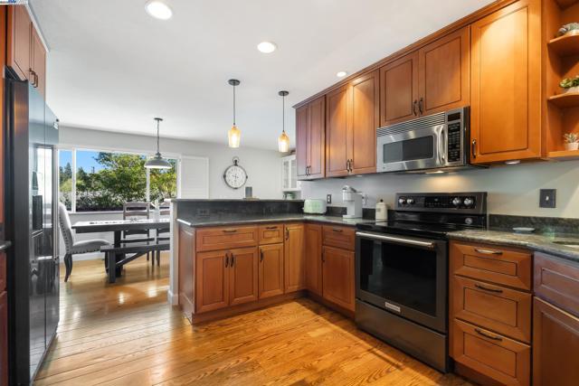 166 Ramona Rd, Danville CA: https://media.crmls.org/mediaz/8882e464-c5e9-486b-ac07-f163571e4103.jpg