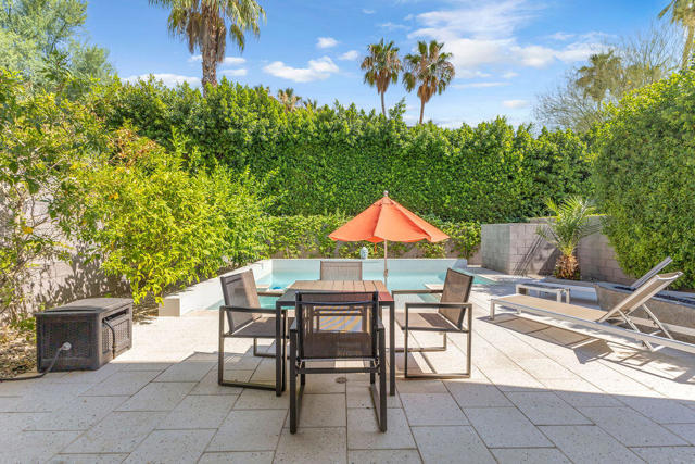 350 Goleta Way, Palm Springs CA: https://media.crmls.org/mediaz/8882ebdd-8ed9-4890-bbbc-5401323cb5c1.jpg