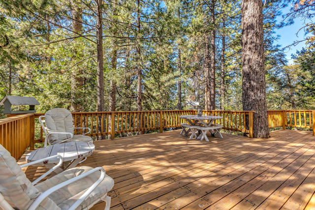 52402 Pine Ridge Road, Idyllwild CA: https://media.crmls.org/mediaz/8883786b-f087-4a4e-a540-1376dc35b978.jpg