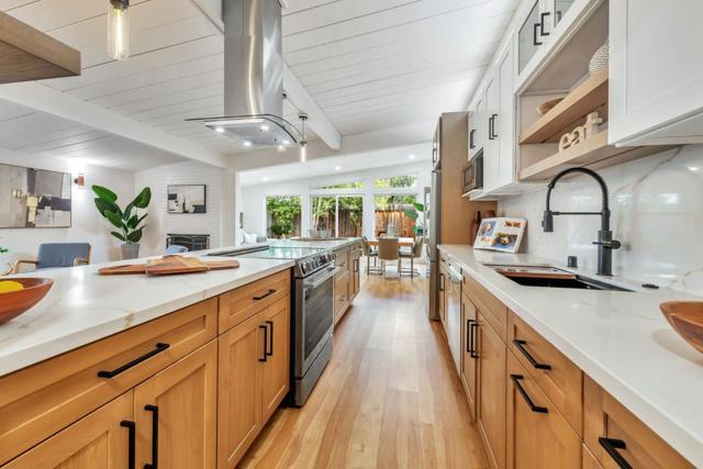 4225 Park Boulevard, Palo Alto CA: https://media.crmls.org/mediaz/8883b691-fc52-4724-bf35-9ffab478ffdf.jpg