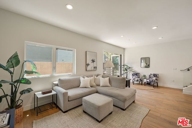 943 16th Street, 4 photo 6