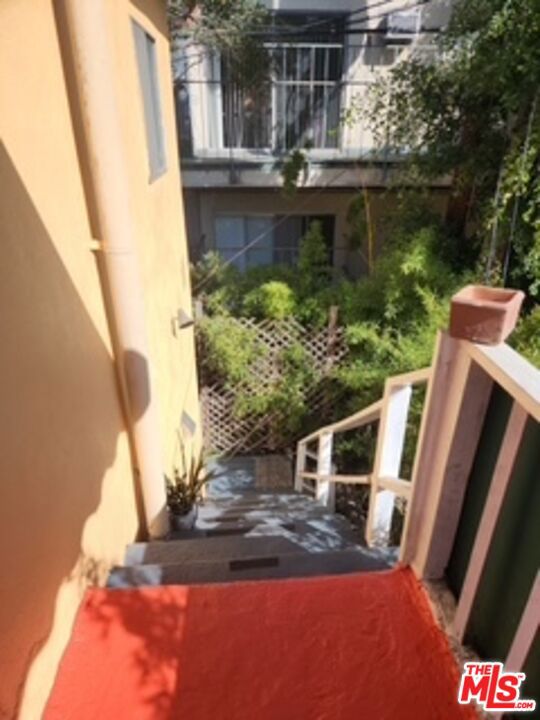 1028 N Hayworth Avenue, West Hollywood CA: https://media.crmls.org/mediaz/8883e23c-c6ec-4f77-882c-8d7ecb2ec3da.jpg