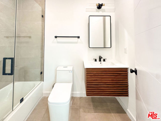 13843 Burbank Boulevard, Sherman Oaks CA: https://media.crmls.org/mediaz/8884054f-90bc-47c8-8b22-e95f94aa9586.jpg