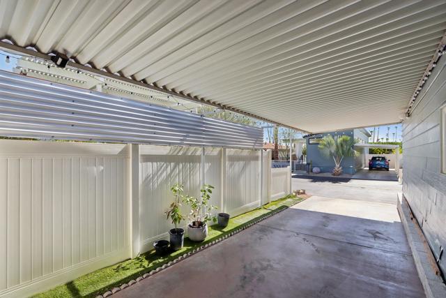 252 Lei Drive, Palm Springs CA: https://media.crmls.org/mediaz/88840bde-46b0-463f-8172-c3b347029410.jpg