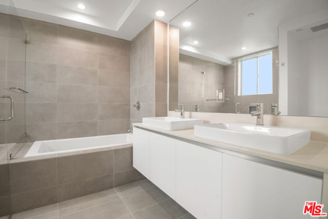 4418 S Slauson Avenue, Culver City CA: https://media.crmls.org/mediaz/88843468-a48c-4a2e-8cc4-d7696c91b243.jpg