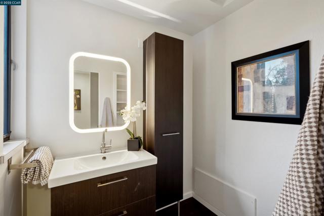 35 Tiger Tail Court, Orinda CA: https://media.crmls.org/mediaz/88849b4f-cfbf-44b8-8b80-6475712d9377.jpg