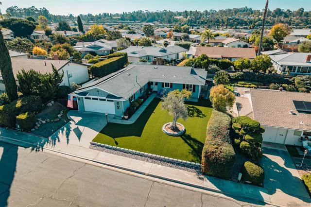 16482 Roca Dr, San Diego CA: https://media.crmls.org/mediaz/8884a551-d835-4ef9-b40a-83a28536a0a3.jpg