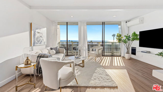 11862 Starfish Lane, Malibu CA: https://media.crmls.org/mediaz/8884e669-00f5-414d-9a9f-f8b087d81fa4.jpg