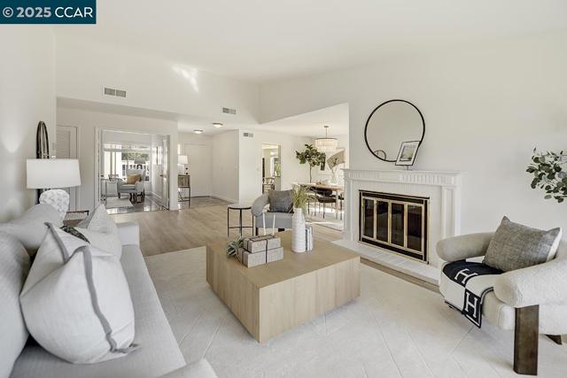 975 Terra California Dr, Walnut Creek CA: https://media.crmls.org/mediaz/8884f605-c194-4f88-b4e3-02e39709dc33.jpg