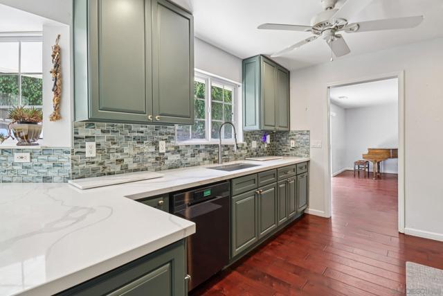 4464 Maple Ave, La Mesa CA: https://media.crmls.org/mediaz/888570ba-2c5f-47fc-8df5-f2d5788fb5de.jpg