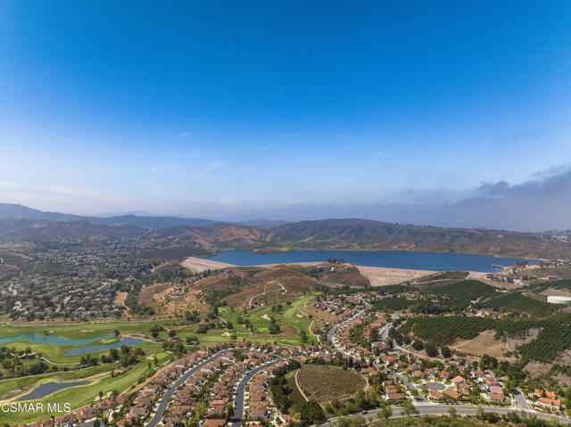 70 Presidential Drive, Simi Valley CA: https://media.crmls.org/mediaz/88858653-768a-4686-a5df-2e9079fbeae7.jpg