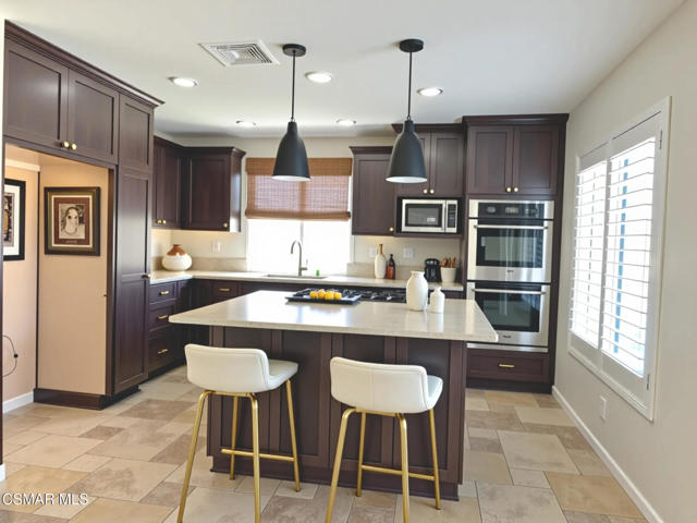 1755 Empty Saddle Road, Simi Valley CA: https://media.crmls.org/mediaz/88860fdf-cf34-4385-8c2b-cb452823e919.jpg