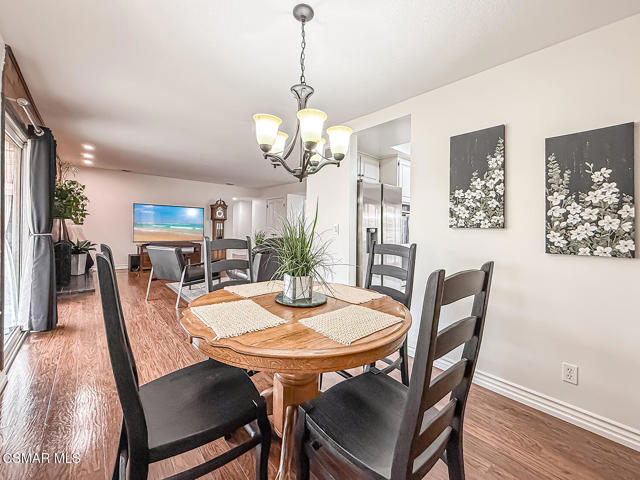 2439 N Lita Place, Simi Valley CA: https://media.crmls.org/mediaz/888623cb-1859-442f-bc2a-c524851b212d.jpg