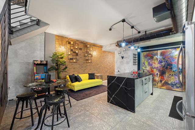 350 11Th Ave, San Diego CA: https://media.crmls.org/mediaz/888625f0-55ae-48bc-9edb-690ef6736889.jpg