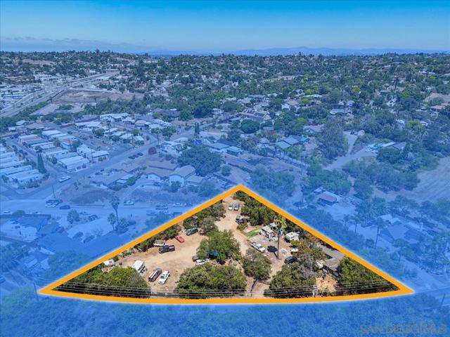 1960 Buena Creek Rd, Vista CA: https://media.crmls.org/mediaz/88862997-4eb4-4286-9be8-24c13c272059.jpg