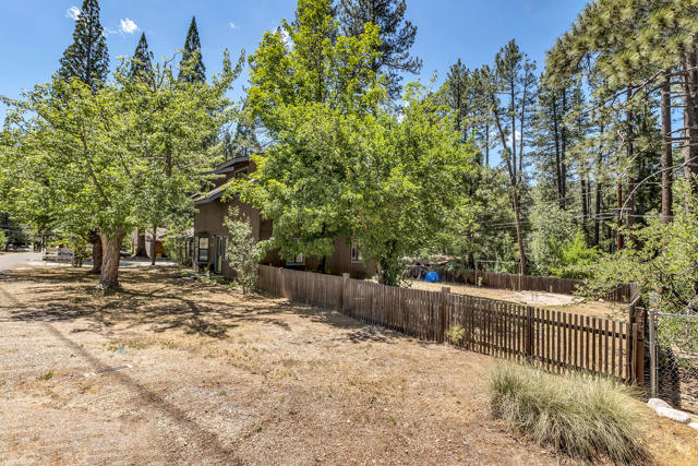 53340 Idyllbrook Drive, Idyllwild CA: https://media.crmls.org/mediaz/88866b2c-8339-4253-91c2-b6413c7fb806.jpg
