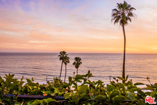 17810 Castellammare Drive, Pacific Palisades CA: https://media.crmls.org/mediaz/8886927e-b3d3-4724-85e3-4fe8c3f3ba35.jpg