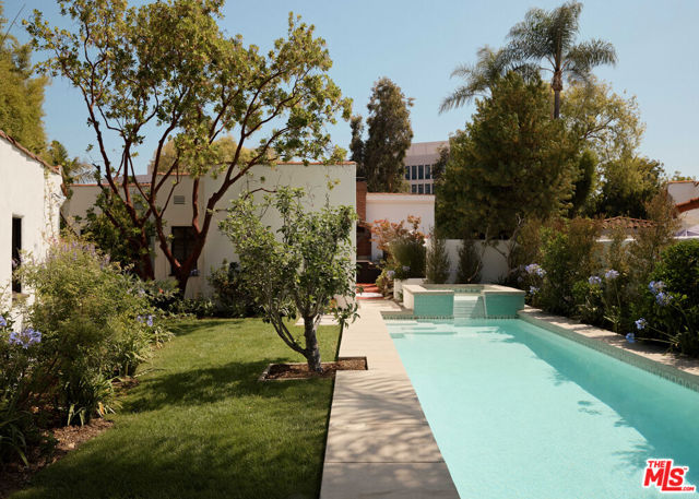6401 San Vicente Boulevard, Los Angeles CA: https://media.crmls.org/mediaz/88879a42-43e0-4276-8333-860422ed3d23.jpg