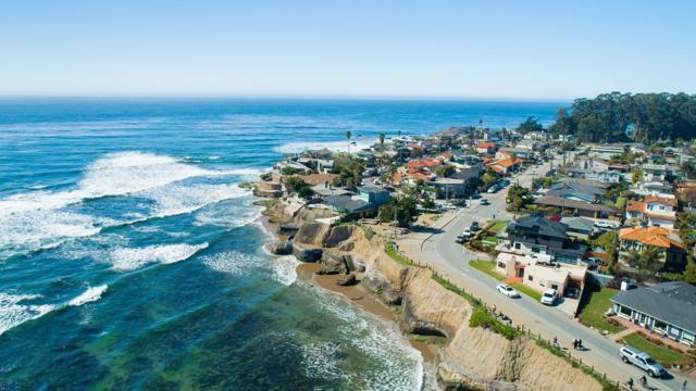 360 36th Avenue, Santa Cruz CA: https://media.crmls.org/mediaz/88882586-0a4d-4048-9563-4c288c87db64.jpg