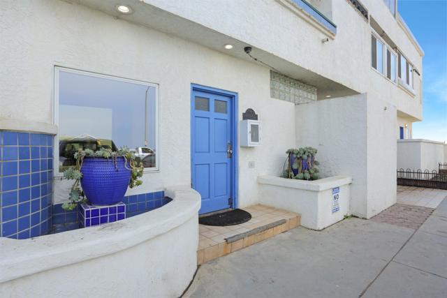 1100 Seacoast Dr, Imperial Beach CA: https://media.crmls.org/mediaz/88886100-fd78-404f-b8a0-fec8b3fa4a2e.jpg