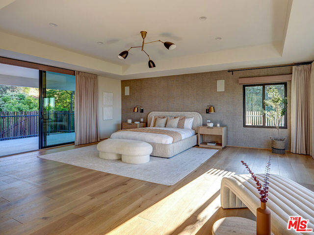 8674 Edwin Drive, Los Angeles CA: https://media.crmls.org/mediaz/888882d9-d80a-4564-837f-0dd276a524cf.jpg