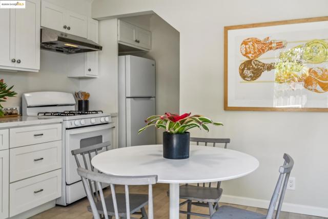 317 Pacific, Alameda CA: https://media.crmls.org/mediaz/8888f67f-6ac5-4944-b2ad-632ace5d5f78.jpg