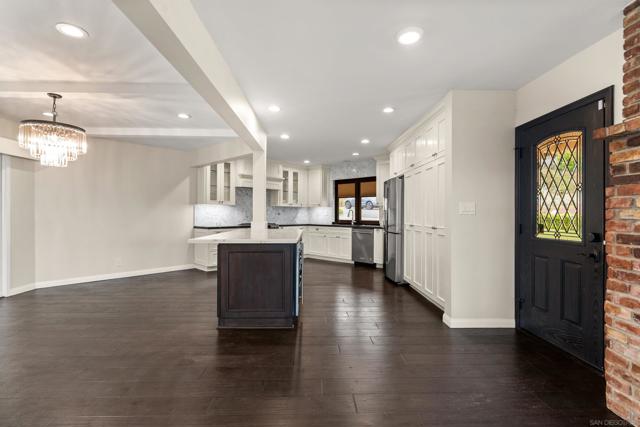 5602 Ladybird Lane, La Jolla CA: https://media.crmls.org/mediaz/888901aa-263d-461a-964c-4420d612544a.jpg