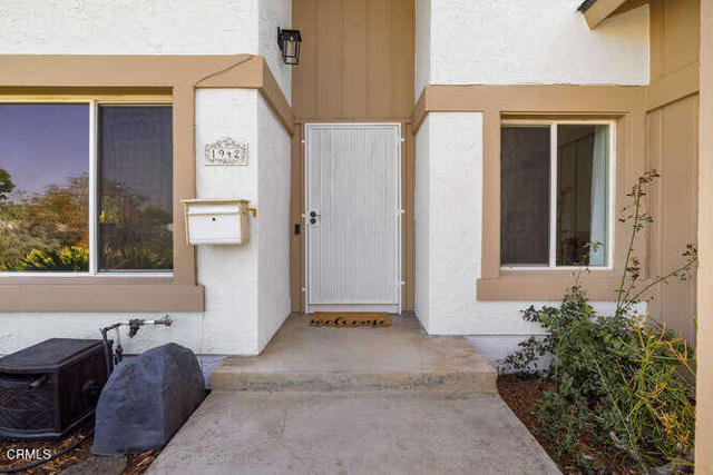 1942 Chalon Street, Newbury Park CA: https://media.crmls.org/mediaz/8889a87d-3ac4-41d7-b1bd-e96d4360f958.jpg