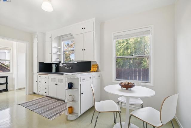 2200 Peach St, Pinole CA: https://media.crmls.org/mediaz/8889b66c-b047-45e9-a032-4e6008420067.jpg
