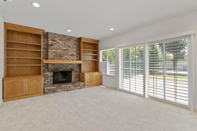 1927 Foxswallow Cir, Pleasanton CA: https://media.crmls.org/mediaz/8889bb63-9678-4237-bc68-7f66f9719c65.jpg