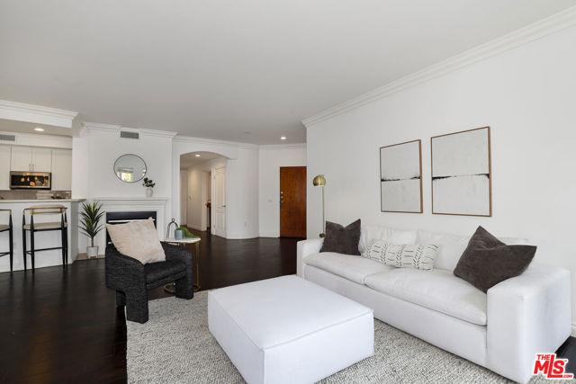 1862 S Bentley Avenue, Los Angeles CA: https://media.crmls.org/mediaz/8889d1cb-9fba-464e-8562-8104ec4aa8c0.jpg