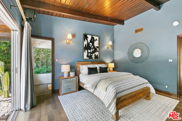1470 N Tigertail Road, Los Angeles CA: https://media.crmls.org/mediaz/8889e99d-8d1f-4277-ab2a-eb608d6cb882.jpg