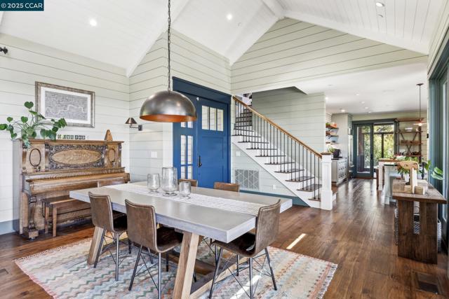 25 La Campana, Orinda CA: https://media.crmls.org/mediaz/888a0a30-4fdc-4929-be24-e52e0e4f3ae2.jpg