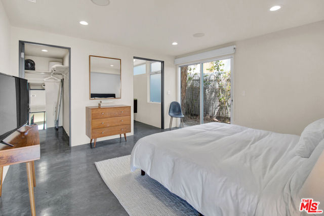 9892 BEVERLY GROVE Drive, Beverly Hills CA: https://media.crmls.org/mediaz/888a663d-48b8-41b7-bd4a-d3938fa72550.jpg