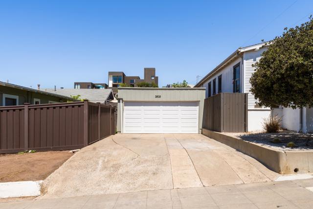 3805 Louisiana Street, San Diego CA: https://media.crmls.org/mediaz/888b0229-c1d9-4a85-8b13-a6d42b32fa9c.jpg