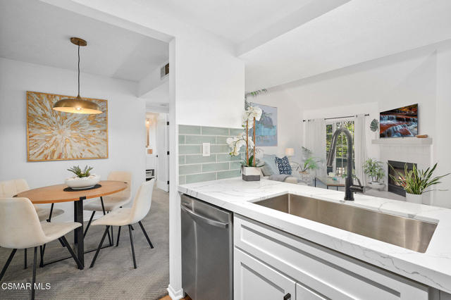 24145 Del Monte Drive, Valencia CA: https://media.crmls.org/mediaz/888b83fb-5cab-4063-8b1c-84d6c364db8d.jpg