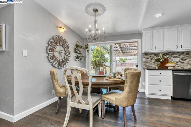 1941 Eden Plains Rd, Brentwood CA: https://media.crmls.org/mediaz/888bb32f-394b-4631-844f-043206165c47.jpg