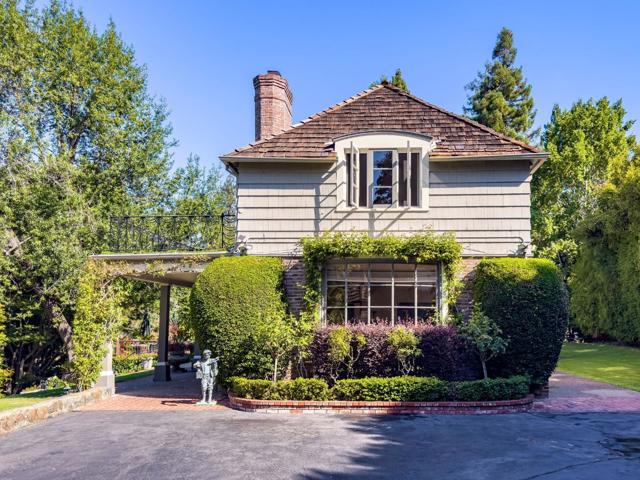 2155 Geri Lane, Hillsborough CA: https://media.crmls.org/mediaz/888bcb08-19dd-4643-92ef-2de6ebca3ffe.jpg