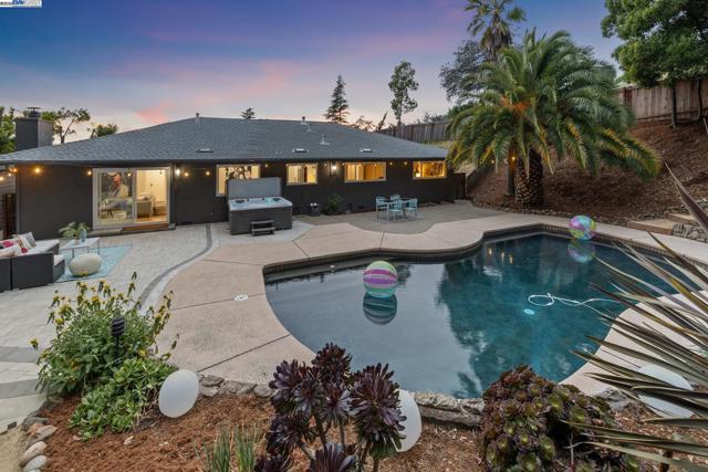 441 FOX HILLS COURT, Oakland CA: https://media.crmls.org/mediaz/888bd420-b82a-4f67-b5db-7cfde2d9a48f.jpg