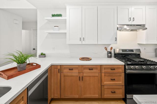 Image 6 of 50 For 152 Evergreen Ave.  4