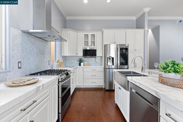 102 Barbara Rd, Orinda CA: https://media.crmls.org/mediaz/888bfbb3-adb4-4f8f-8992-17c78c014ac4.jpg